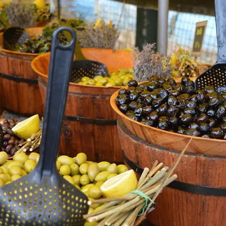 4 Couchages Avec Terrasse, Parking Et Proche Au Lavandou - Fr-1-251-240 Апартаменти *