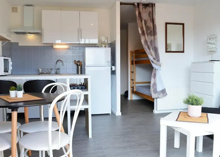 4 Couchages Avec Terrasse, Parking Et Proche Au Lavandou - Fr-1-251-240 Ле-Лаванду