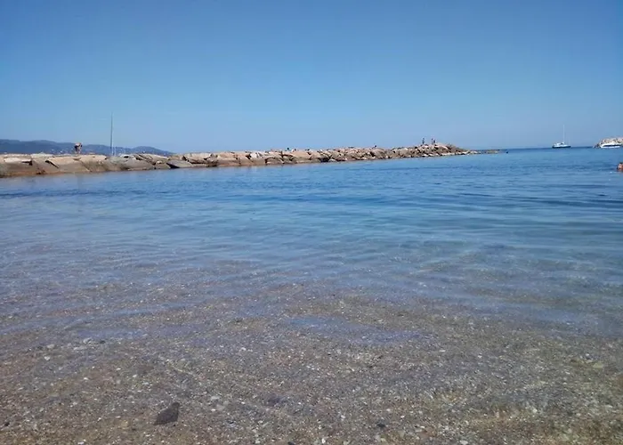 4 Couchages Avec Terrasse, Parking Et Proche Au Lavandou - Fr-1-251-240 *