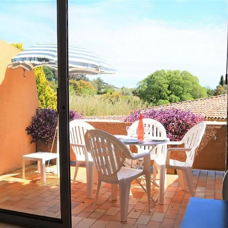 4 Couchages Avec Terrasse, Parking Et Proche Au Lavandou - Fr-1-251-240 Апартаменти