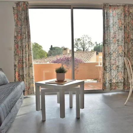 4 Couchages Avec Terrasse, Parking Et Proche Au Lavandou - Fr-1-251-240 *