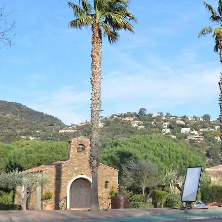 4 Couchages Avec Terrasse, Parking Et Proche Au Lavandou - Fr-1-251-240 לה לבאנדו