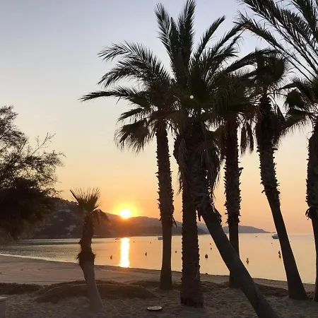 4 Couchages Avec Terrasse, Parking Et Proche Au Lavandou - Fr-1-251-240