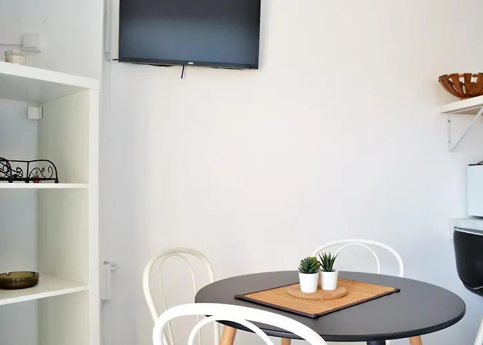 4 Couchages Avec Terrasse, Parking Et Proche Au Lavandou - Fr-1-251-240 * Le Lavandou