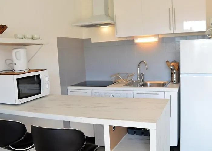 Apartman 4 Couchages Avec Terrasse, Parking Et Proche Au Lavandou - Fr-1-251-240