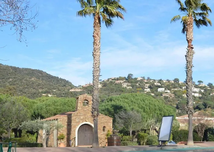 4 Couchages Avec Terrasse, Parking Et Proche Au Lavandou - Fr-1-251-240 Le Lavandou