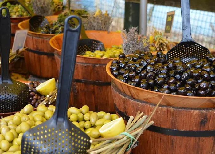 4 Couchages Avec Terrasse, Parking Et Proche Au Lavandou - Fr-1-251-240 Apartman *